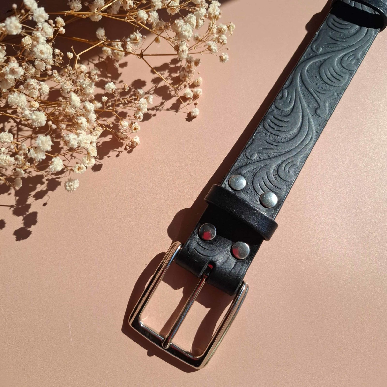 ceinture noire en cuir avec motif boucle laiton massif